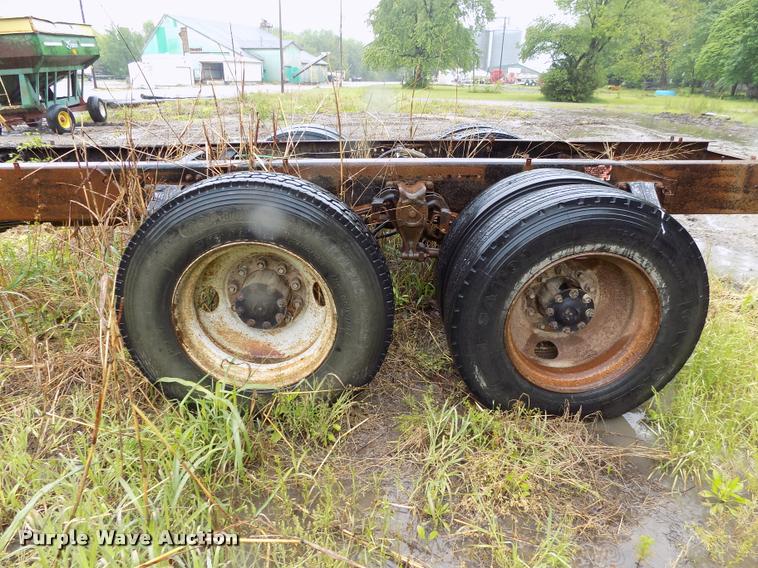 image for item DC7229 1990 Freightliner FLC11264T truck cab and chassis