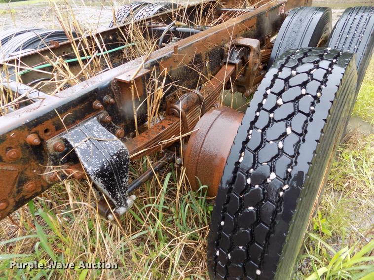 image for item DC7229 1990 Freightliner FLC11264T truck cab and chassis