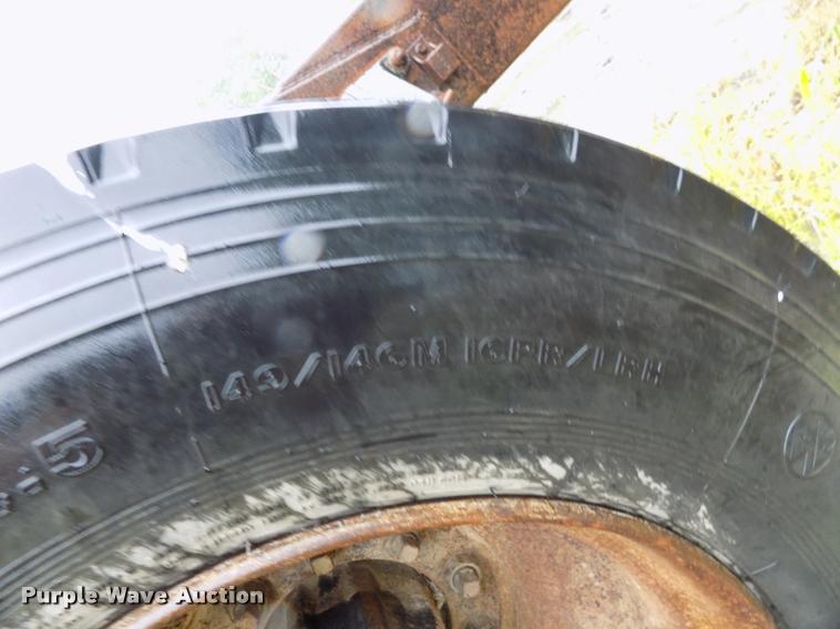 image for item DC7229 1990 Freightliner FLC11264T truck cab and chassis