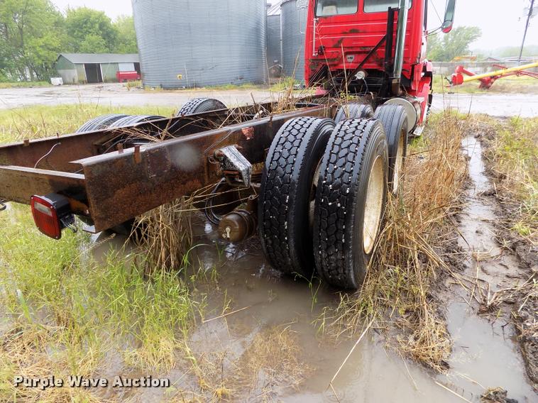 image for item DC7229 1990 Freightliner FLC11264T truck cab and chassis