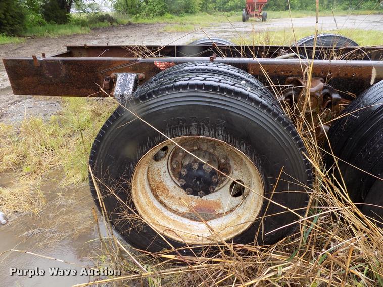 image for item DC7229 1990 Freightliner FLC11264T truck cab and chassis