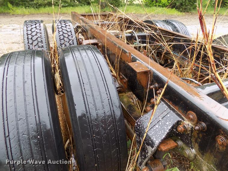 image for item DC7229 1990 Freightliner FLC11264T truck cab and chassis