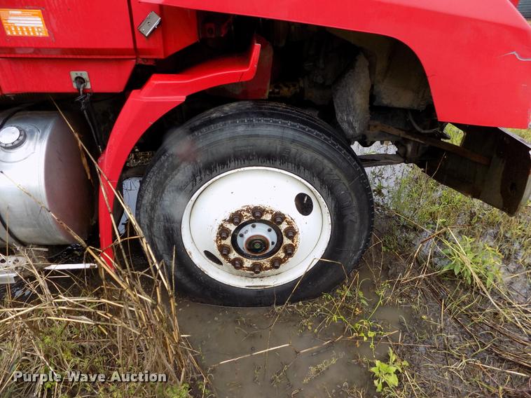 image for item DC7229 1990 Freightliner FLC11264T truck cab and chassis