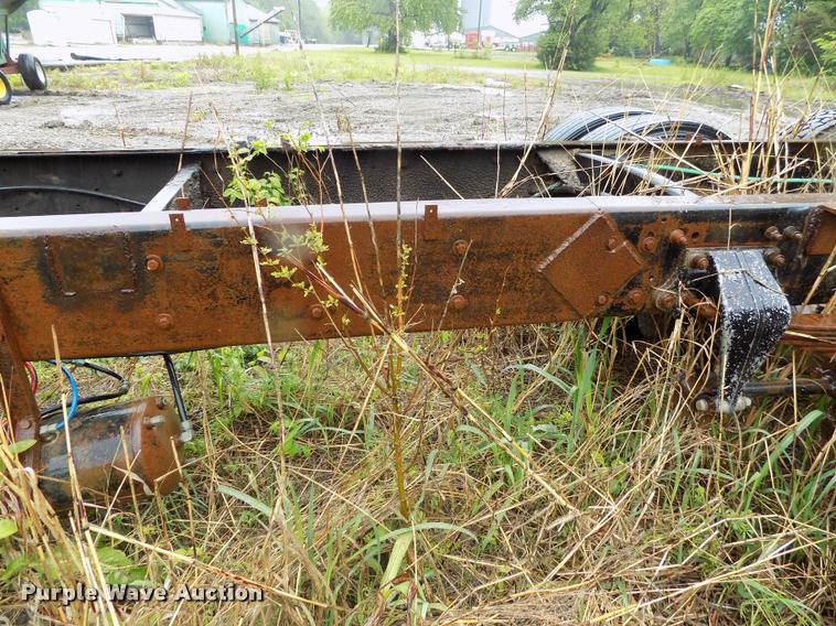 image for item DC7229 1990 Freightliner FLC11264T truck cab and chassis