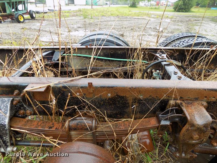 image for item DC7229 1990 Freightliner FLC11264T truck cab and chassis