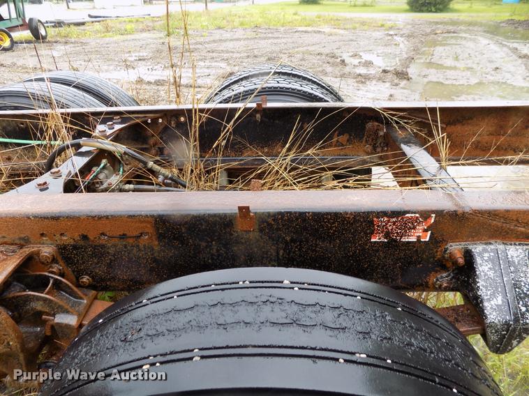 image for item DC7229 1990 Freightliner FLC11264T truck cab and chassis