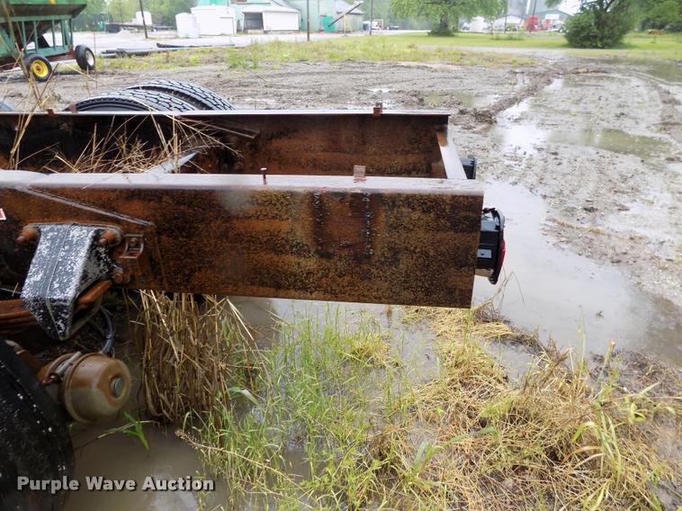 image for item DC7229 1990 Freightliner FLC11264T truck cab and chassis