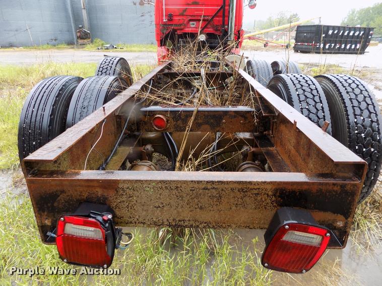 image for item DC7229 1990 Freightliner FLC11264T truck cab and chassis