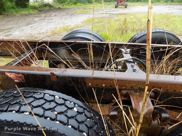 image for item DC7229 1990 Freightliner FLC11264T truck cab and chassis