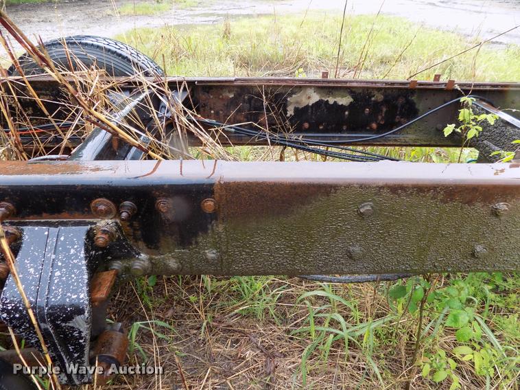 image for item DC7229 1990 Freightliner FLC11264T truck cab and chassis