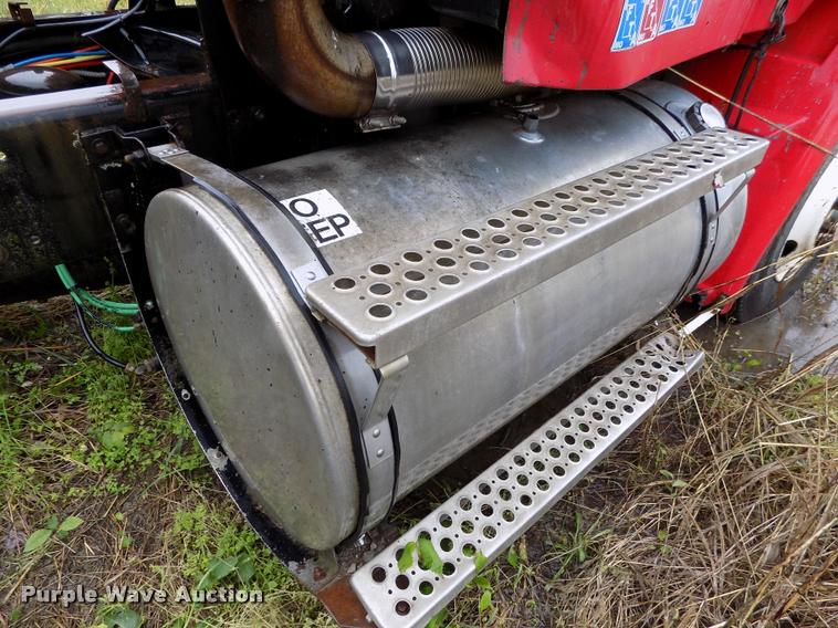 image for item DC7229 1990 Freightliner FLC11264T truck cab and chassis