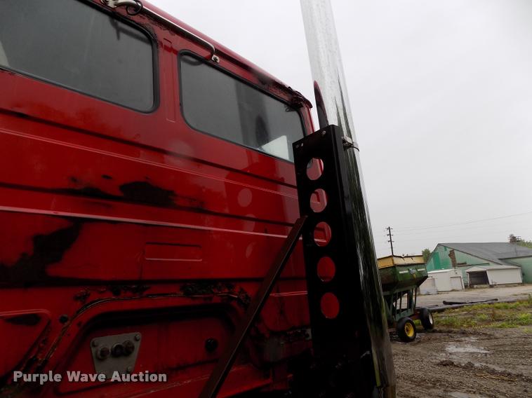 image for item DC7229 1990 Freightliner FLC11264T truck cab and chassis