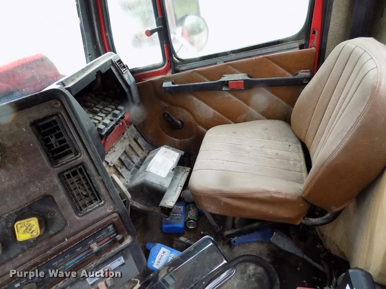 image for item DC7229 1990 Freightliner FLC11264T truck cab and chassis