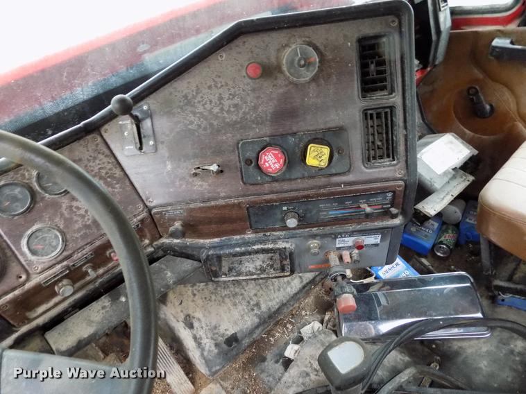 image for item DC7229 1990 Freightliner FLC11264T truck cab and chassis