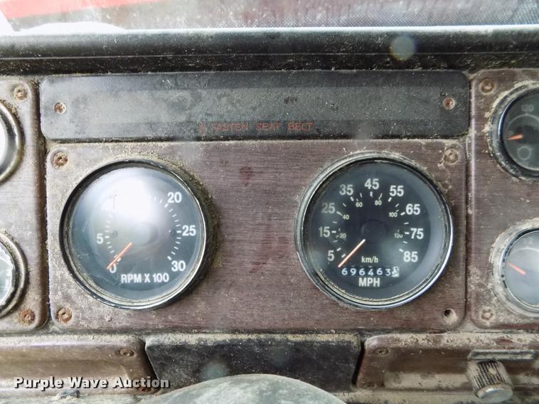 image for item DC7229 1990 Freightliner FLC11264T truck cab and chassis