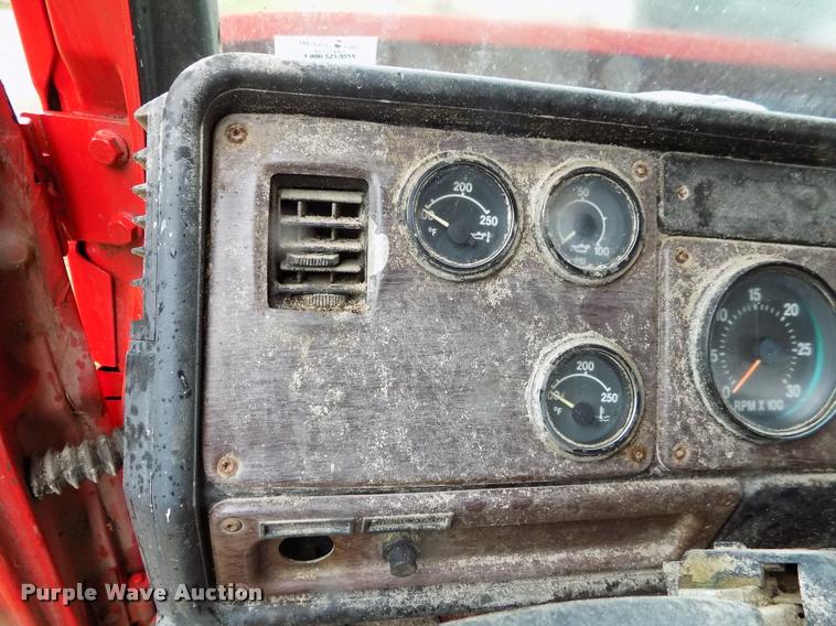 image for item DC7229 1990 Freightliner FLC11264T truck cab and chassis