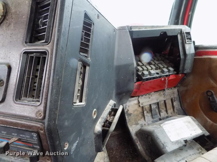 image for item DC7229 1990 Freightliner FLC11264T truck cab and chassis