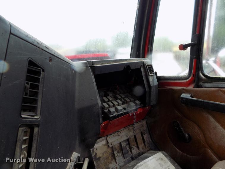 image for item DC7229 1990 Freightliner FLC11264T truck cab and chassis