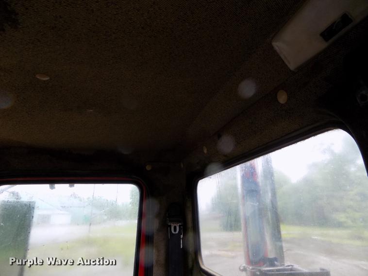 image for item DC7229 1990 Freightliner FLC11264T truck cab and chassis