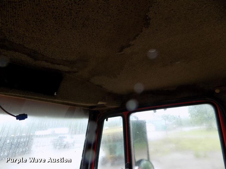 image for item DC7229 1990 Freightliner FLC11264T truck cab and chassis