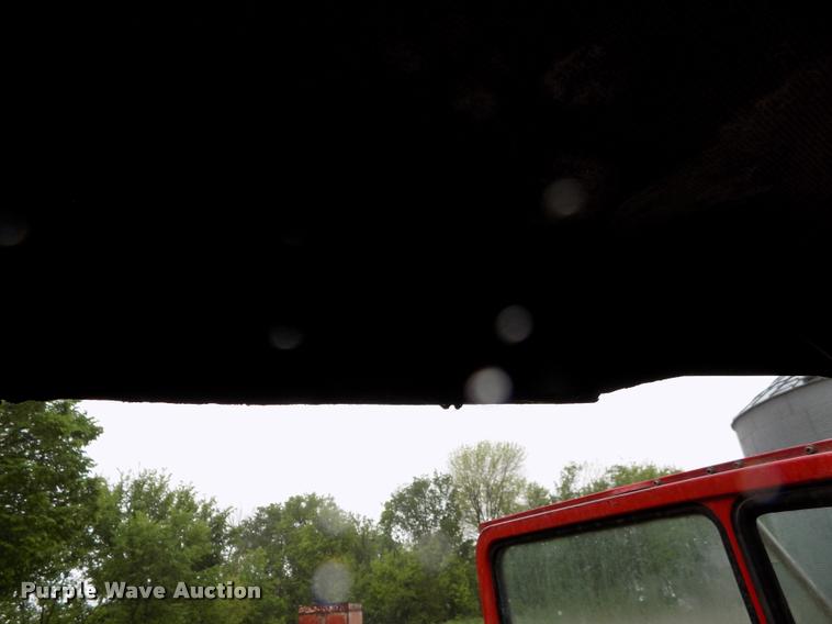 image for item DC7229 1990 Freightliner FLC11264T truck cab and chassis