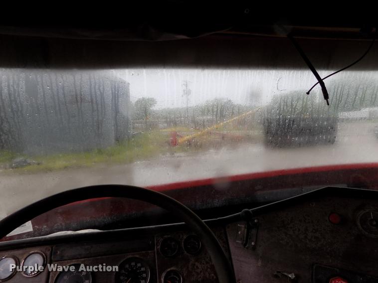 image for item DC7229 1990 Freightliner FLC11264T truck cab and chassis