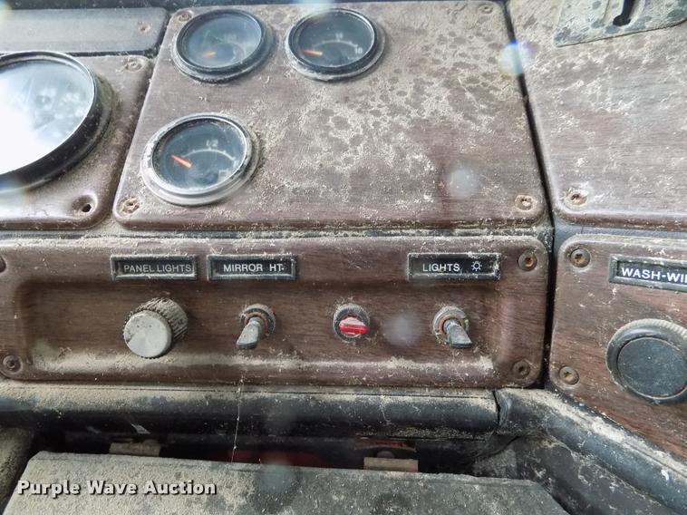 image for item DC7229 1990 Freightliner FLC11264T truck cab and chassis