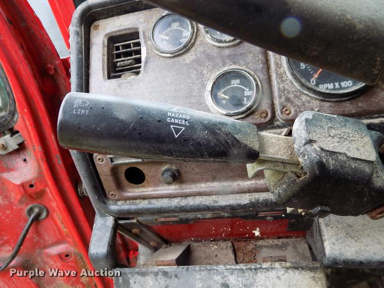 image for item DC7229 1990 Freightliner FLC11264T truck cab and chassis