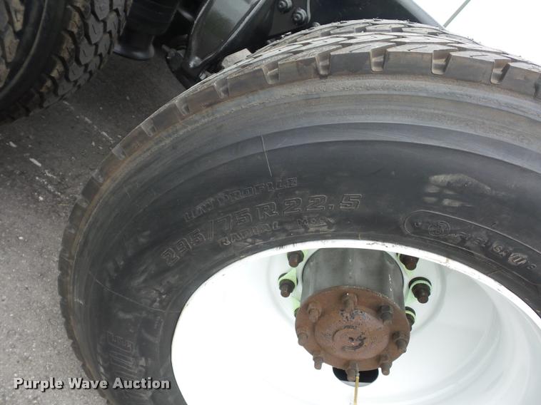 image for item DD9357 2011 Freightliner Cascadia semi truck