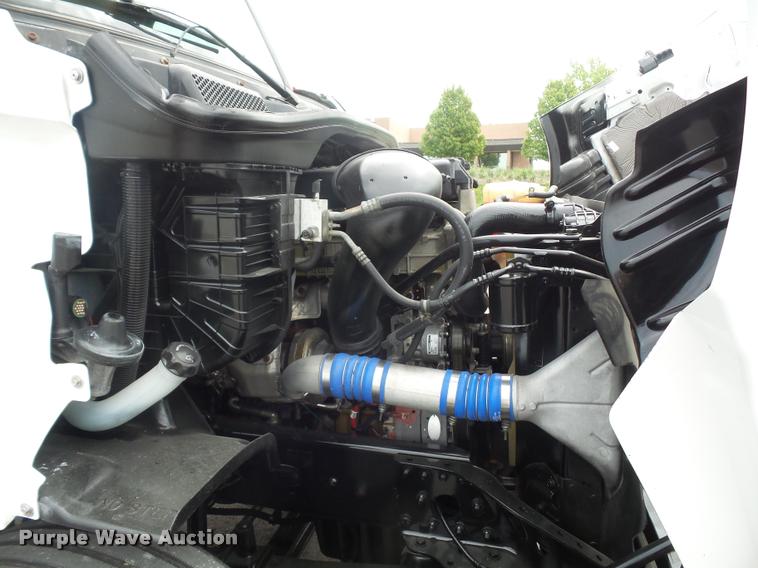 image for item DD9357 2011 Freightliner Cascadia semi truck