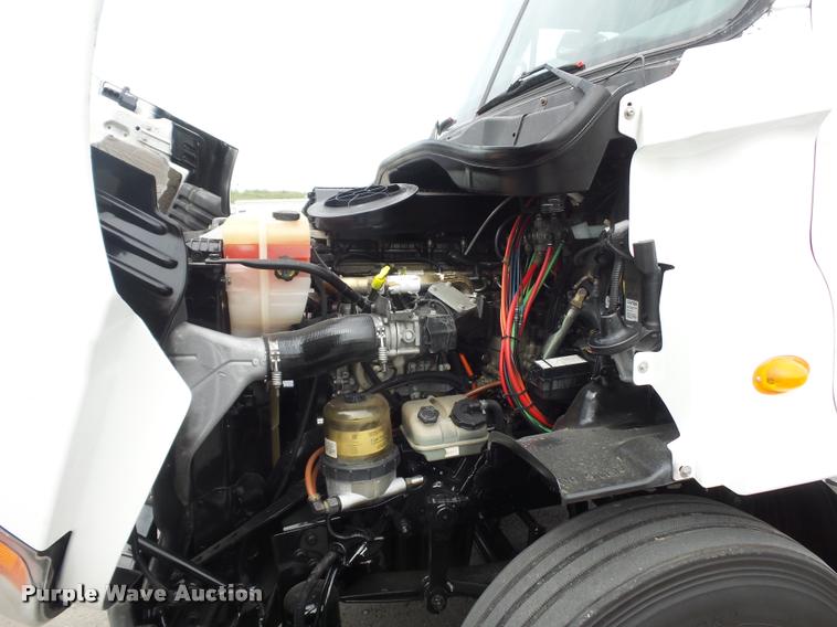 image for item DD9357 2011 Freightliner Cascadia semi truck