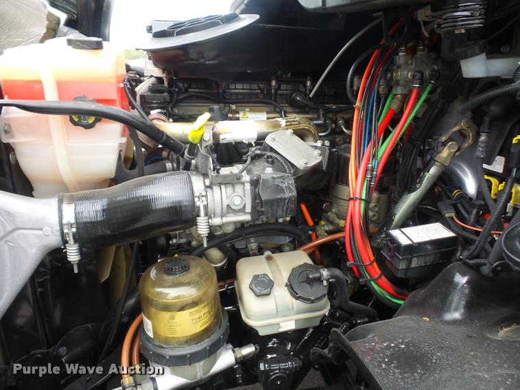 image for item DD9357 2011 Freightliner Cascadia semi truck