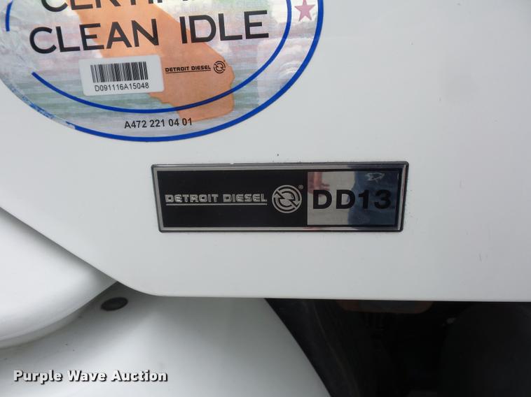 image for item DD9357 2011 Freightliner Cascadia semi truck