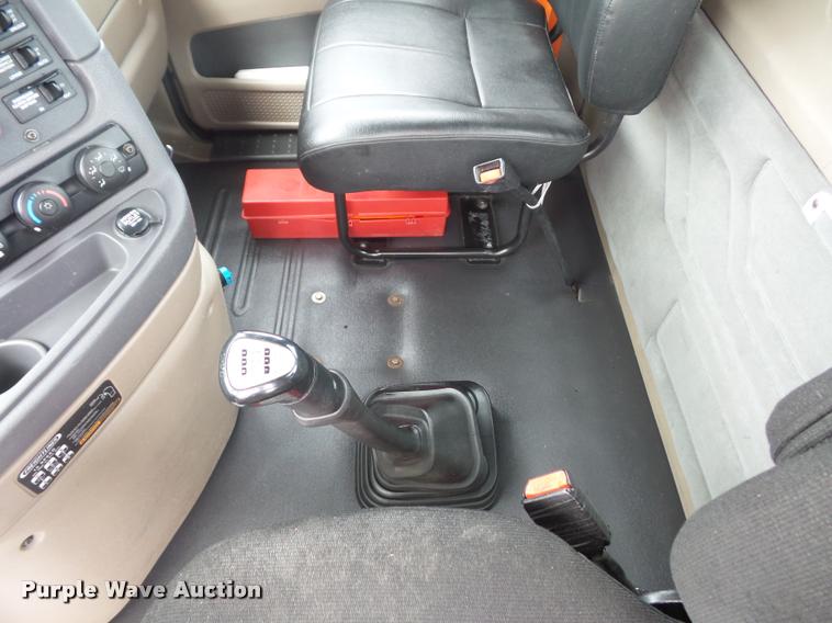 image for item DD9357 2011 Freightliner Cascadia semi truck