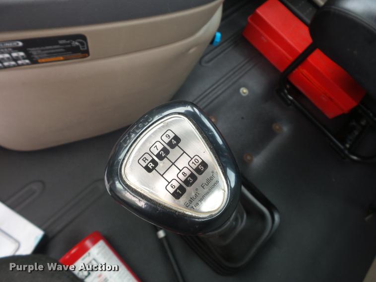 image for item DD9357 2011 Freightliner Cascadia semi truck