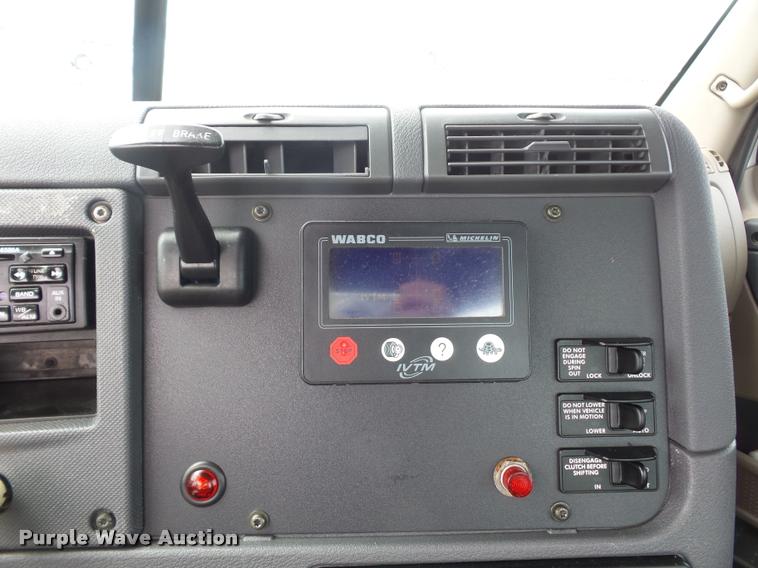 image for item DD9357 2011 Freightliner Cascadia semi truck