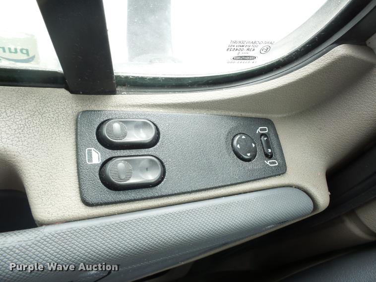 image for item DD9357 2011 Freightliner Cascadia semi truck