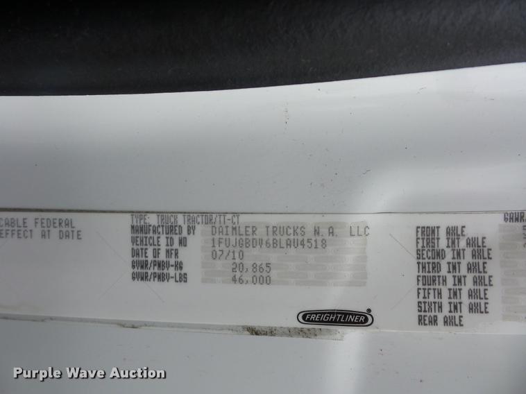 image for item DD9357 2011 Freightliner Cascadia semi truck