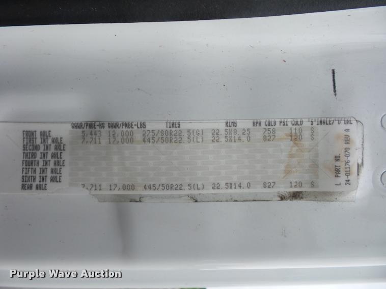 image for item DD9357 2011 Freightliner Cascadia semi truck