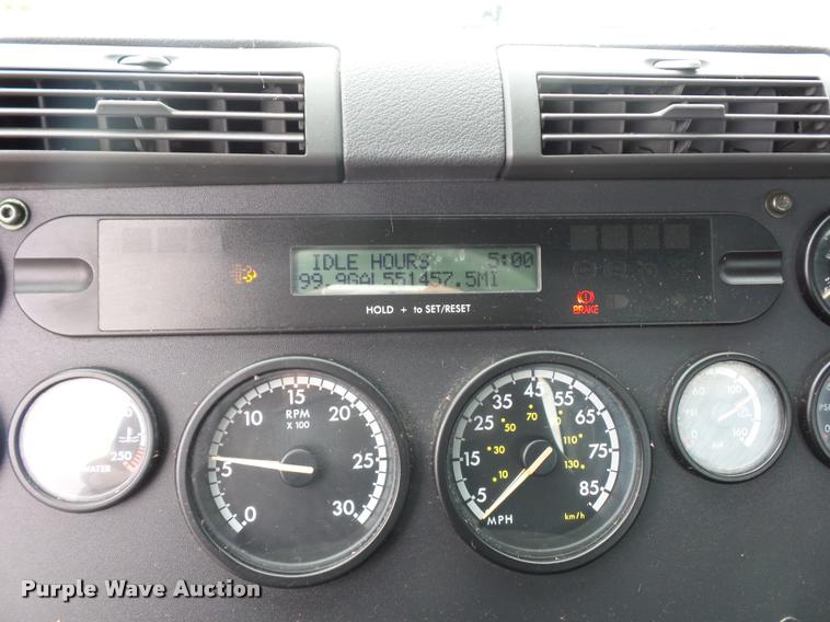 image for item DD9357 2011 Freightliner Cascadia semi truck