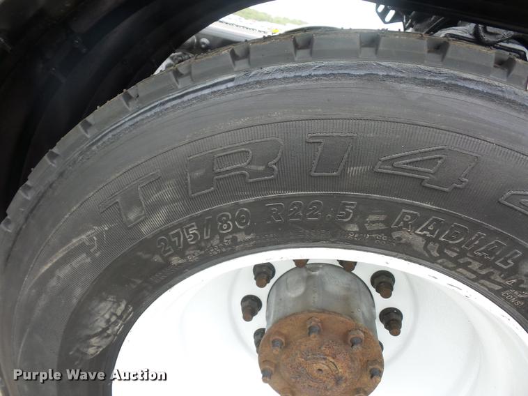 image for item DD9358 2011 Freightliner Cascadia semi truck