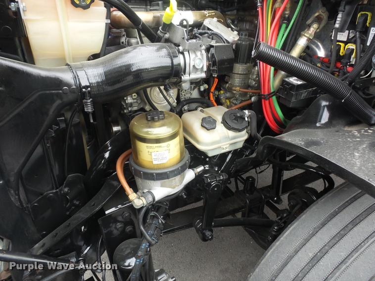 image for item DD9358 2011 Freightliner Cascadia semi truck