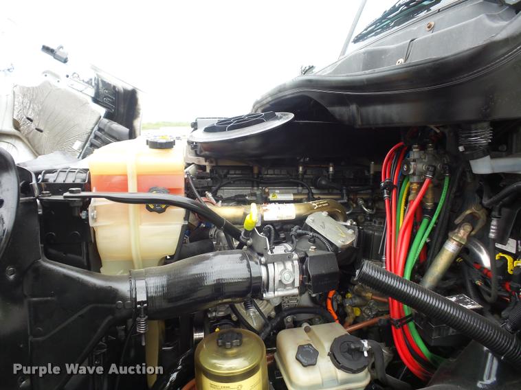 image for item DD9358 2011 Freightliner Cascadia semi truck