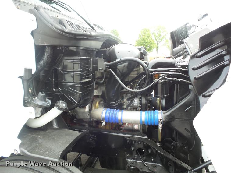 image for item DD9358 2011 Freightliner Cascadia semi truck