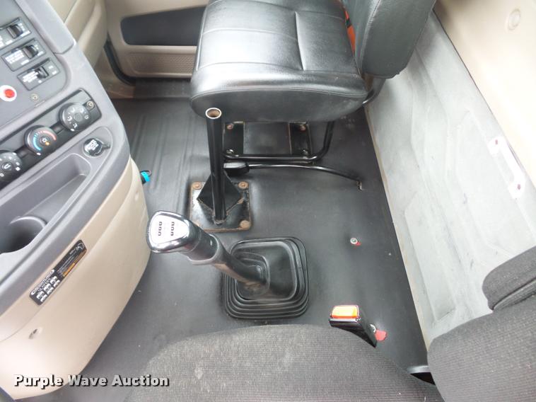 image for item DD9358 2011 Freightliner Cascadia semi truck