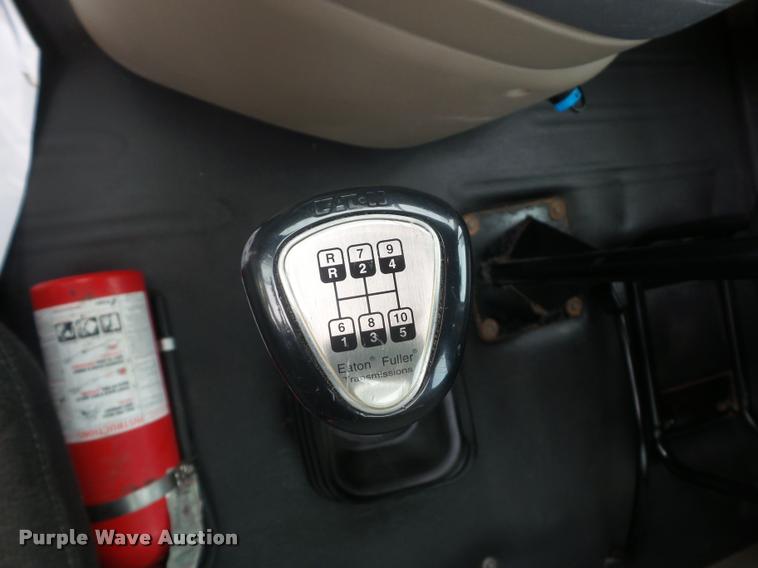 image for item DD9358 2011 Freightliner Cascadia semi truck