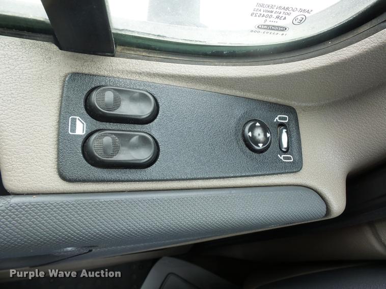 image for item DD9358 2011 Freightliner Cascadia semi truck