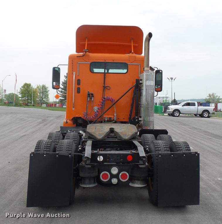 image for item DD9359 2009 Freightliner Columbia semi truck