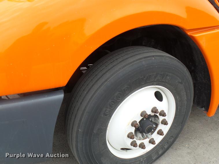 image for item DD9359 2009 Freightliner Columbia semi truck