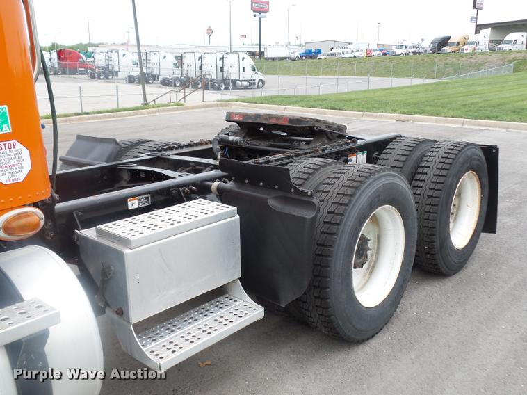 image for item DD9359 2009 Freightliner Columbia semi truck